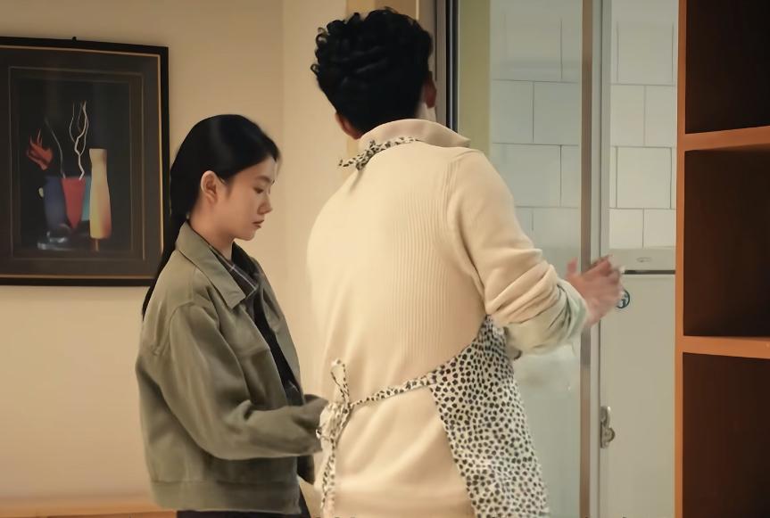 龚丽丽是李梅老师的女儿，也是吹火的，生的一双儿女都很健康。忆秦娥的儿子痴呆应该和