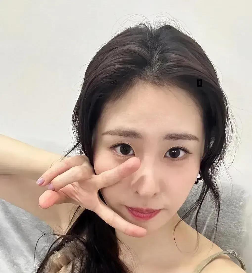 张碧晨拼了半条命唱火的《年轮》，版权却一直攥在汪苏泷手里？合着这么多年，她不是