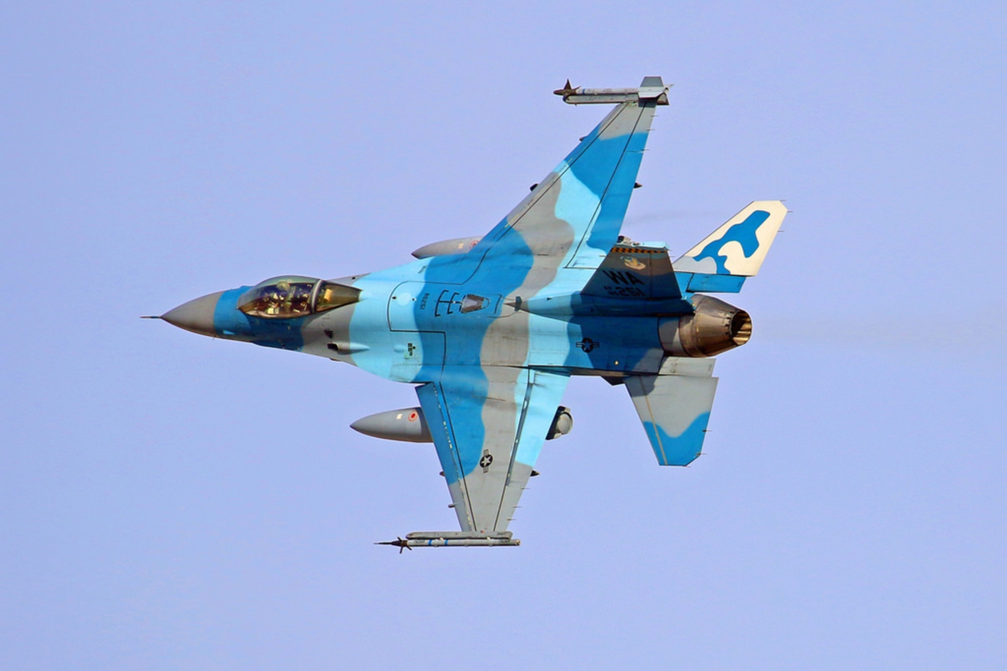 分享圖片：美國通用動力/洛克希德·馬丁F-16A/C“戰隼”輕型多用途戰鬥機