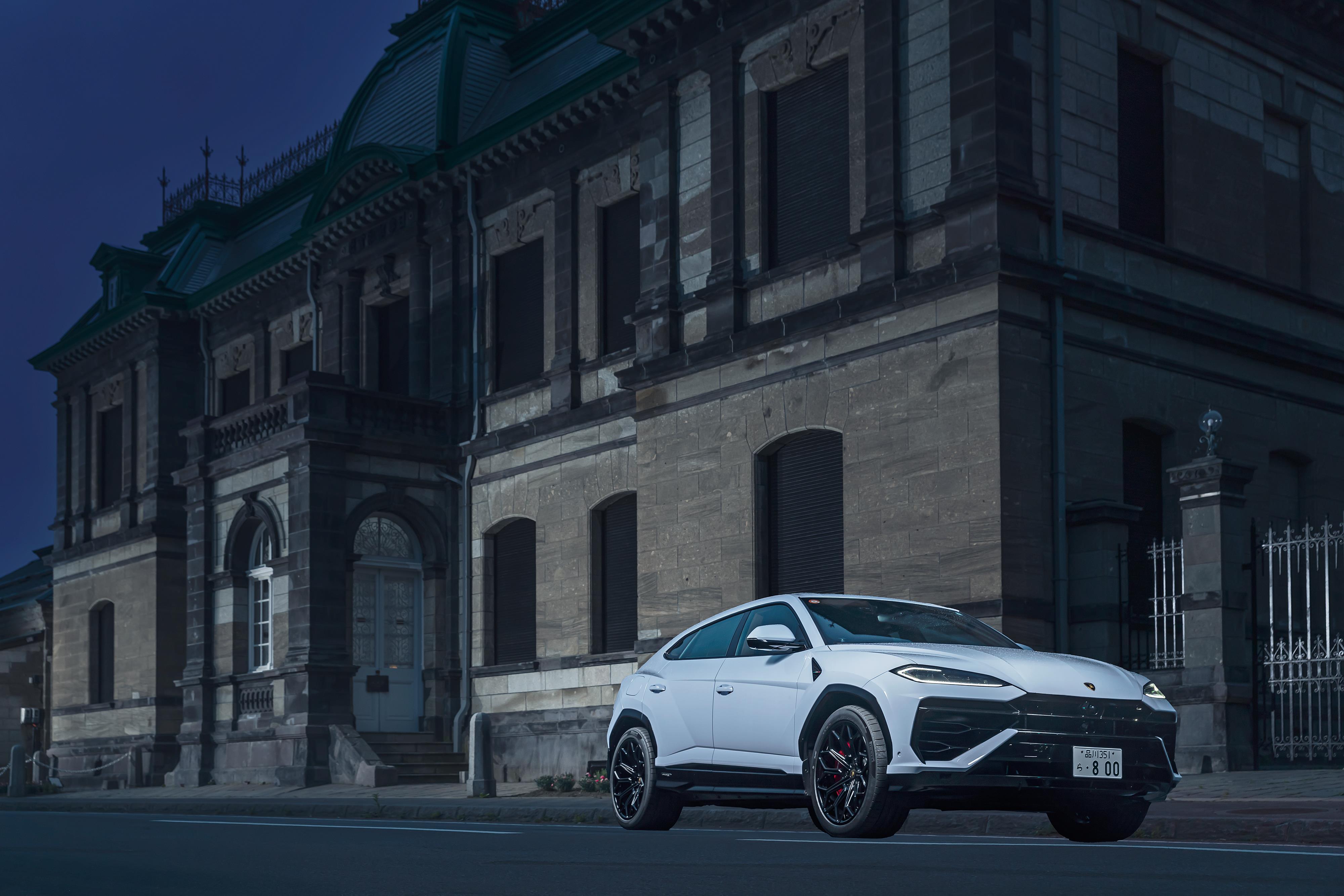 LamborghiniUrusSE搭载4.0LV8双涡轮增压发动机62