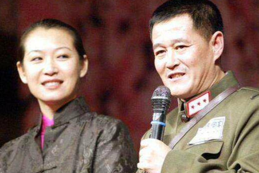 2005年，本山传媒年会，席开50桌，赵本山携夫人马丽娟到场。酒过三巡，孙立荣举
