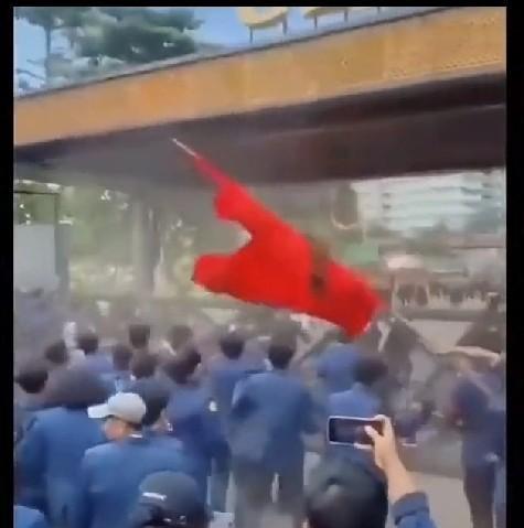 印尼总统普拉博沃访问中国前夕，首都雅加达出现暴乱事件，不排除是美国反华势力在背后
