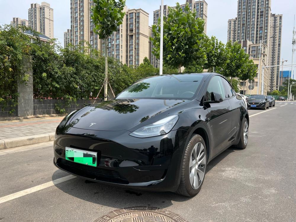 开三年掉一半！二手特斯拉ModelY，到底值不值得接？ModelY国产交付这几年，一直是纯电SUV的