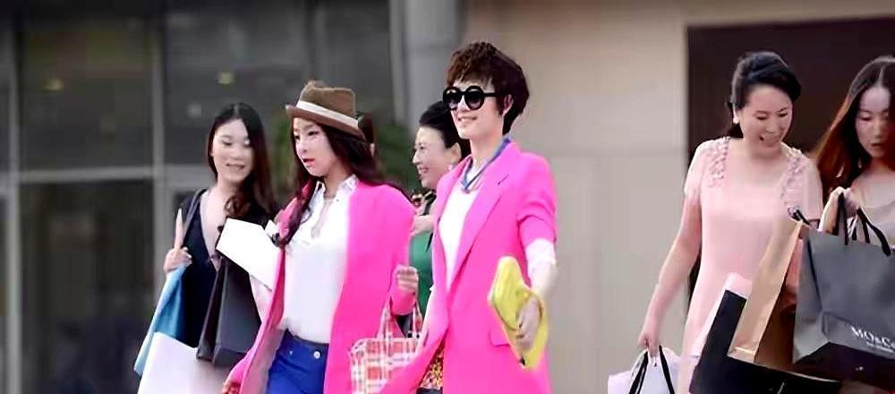 你还记得2013年被骂像土狗的辣妈夏冰吗？那造型竟是孙俪逼着做的。孙俪硬给造