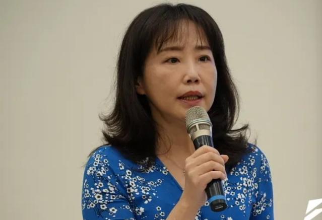 在郑丽文的授意下，尹乃菁修正了表态！赖清德窜访泡汤，尹乃菁第一时间对此回应称，对