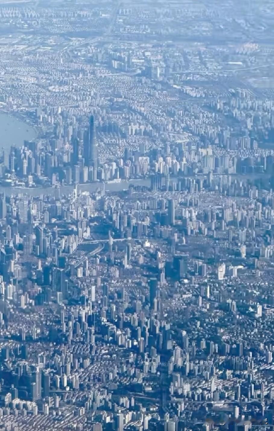 预计我国今年GDP增长量有望达到6万亿元人民币以上的水平，前三季度我国GDP总量