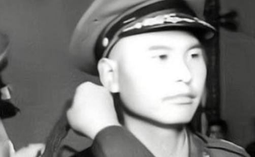 1957年，解放军副师长驾驶小船跑到台湾，毛主席大怒，立即叫来罗瑞卿处理这件事，