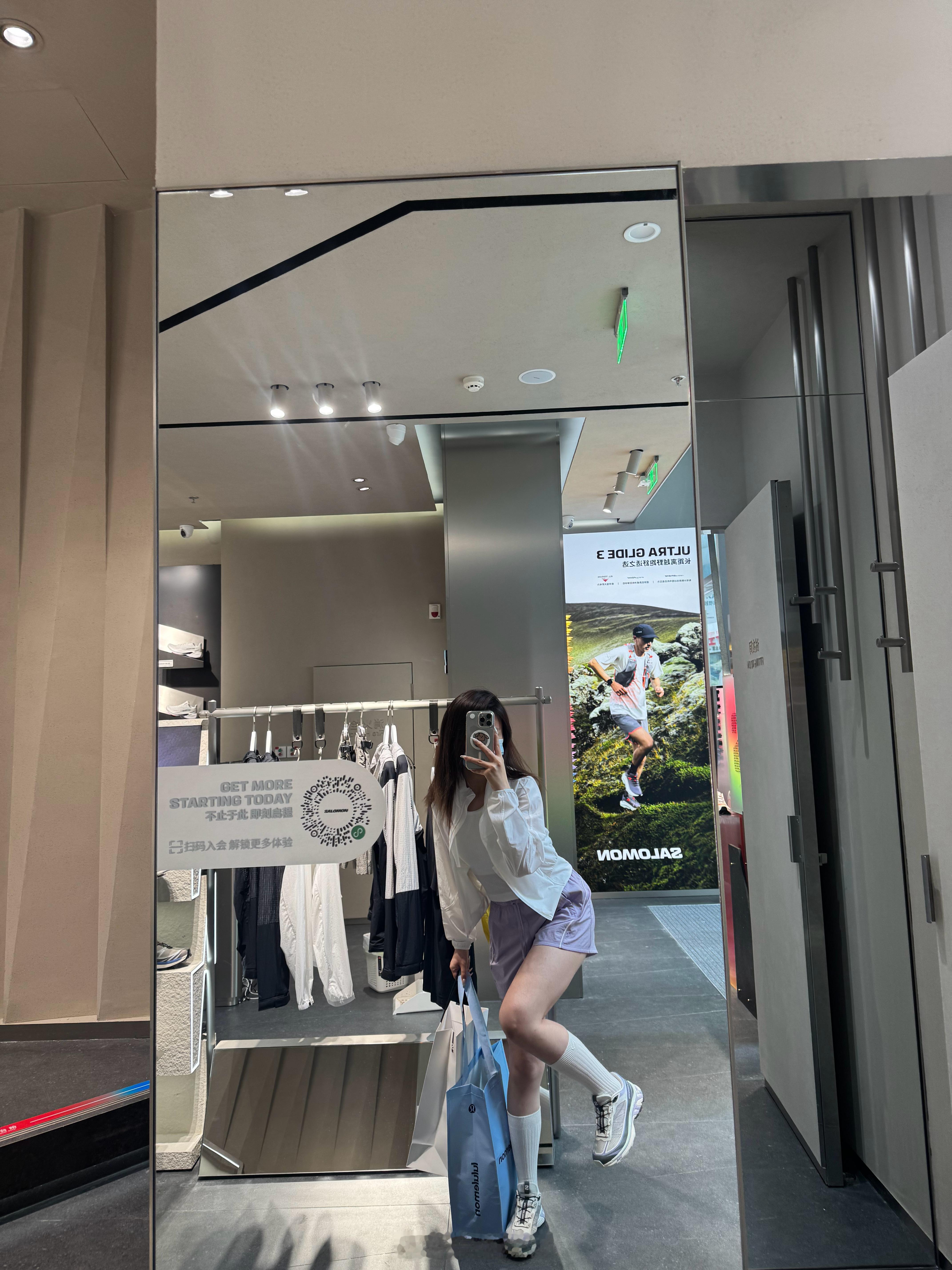 听大家的建议买了图2！再来碗酸汤粉就回家收拾行李赶飞机咯～​​​