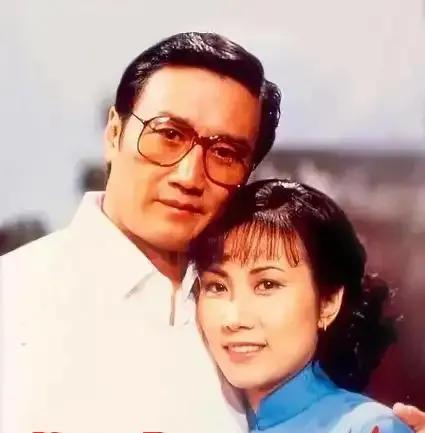 汪明荃悼念谢贤，大赞对方是好人，两人还有一层无血缘的亲情羁绊！近日，香港娱乐圈