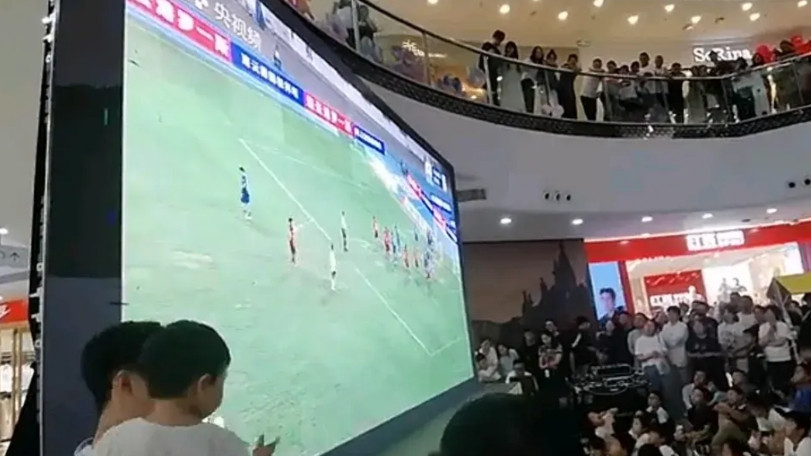 以后真的不要再说足球在中国没有群众基础！昨晚，连云港与淮安的比赛，很多没有买