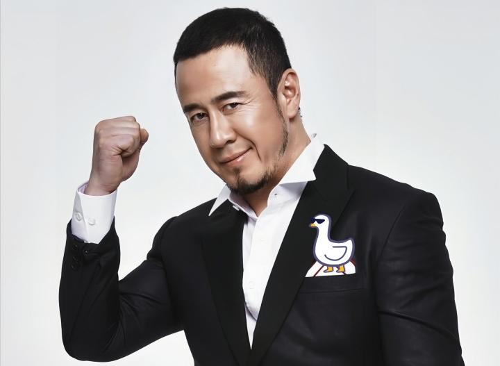 杨坤这次沈阳演唱会的表现，真的让人失望到骨子里！灯一亮台下那叫一个空荡荡，后排大