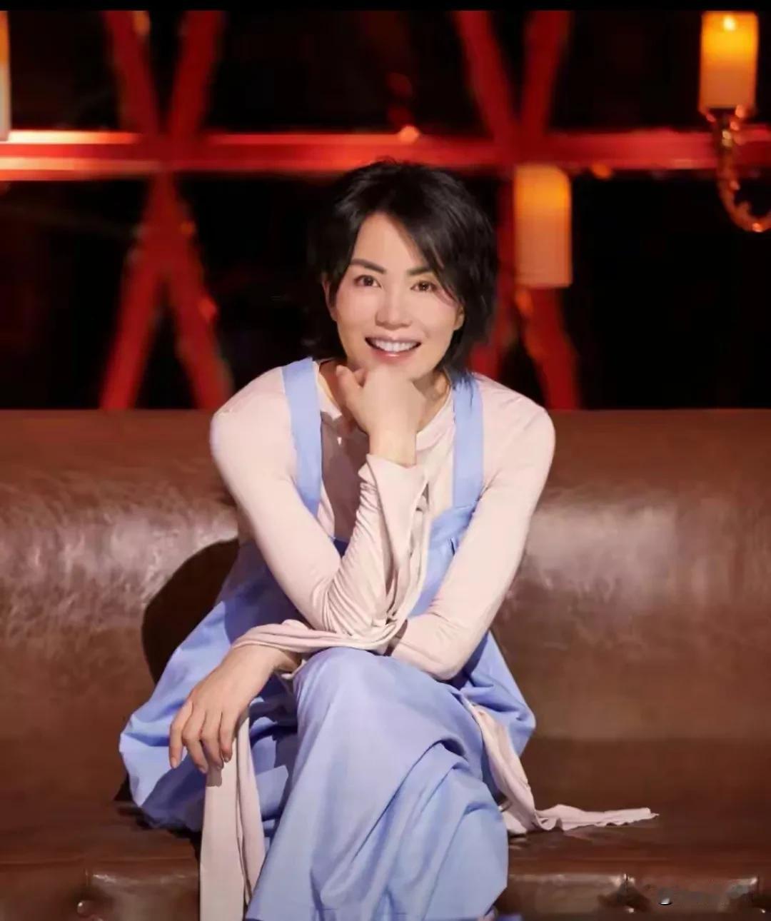 王菲，太牛了！王菲春晚同款“水滴耳环”库存已空！这波“洗衣凝珠”真香了大