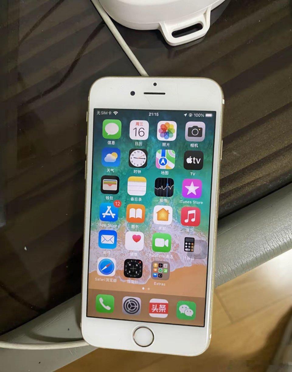 10年前的iPhone6s依然能用。家里这部iPhone6s，是10年前买