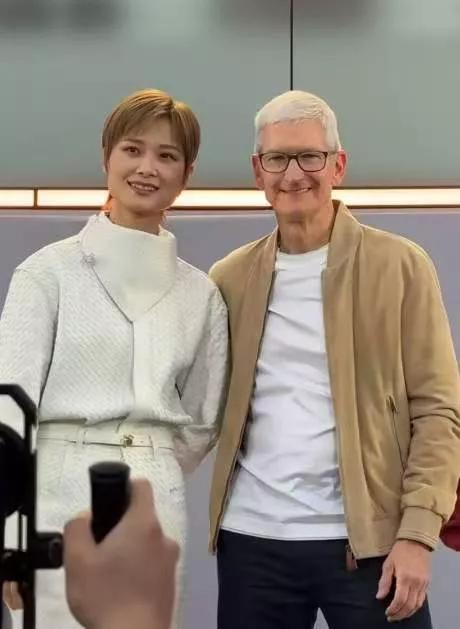 现在才明白，资本为啥那么喜欢李宇春，不是因为李宇春人气高，而是因为李宇春的格