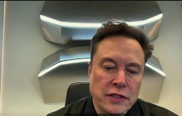 马斯克认为，美国政府已经无药可救。这不是马斯克一时愤怒所言，马斯克是亲身经历的