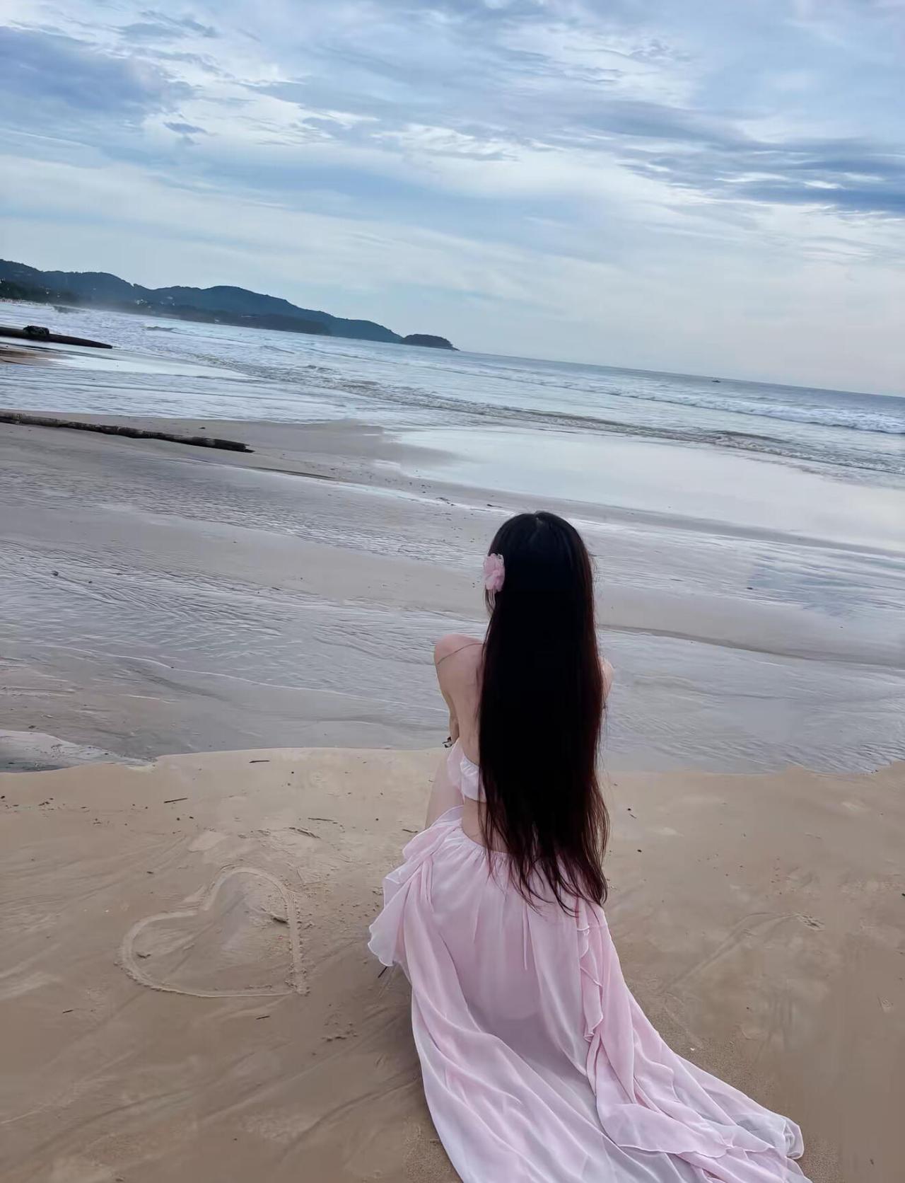 我发现，女人全身上下，最不能出现的就是白头发，一旦它悄悄冒出来，你真的就