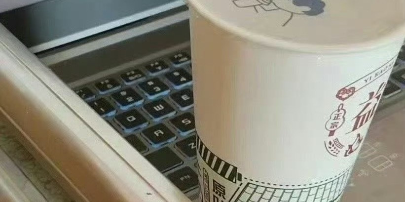 女朋友喝奶茶要挑选品牌，这样是不是不太好