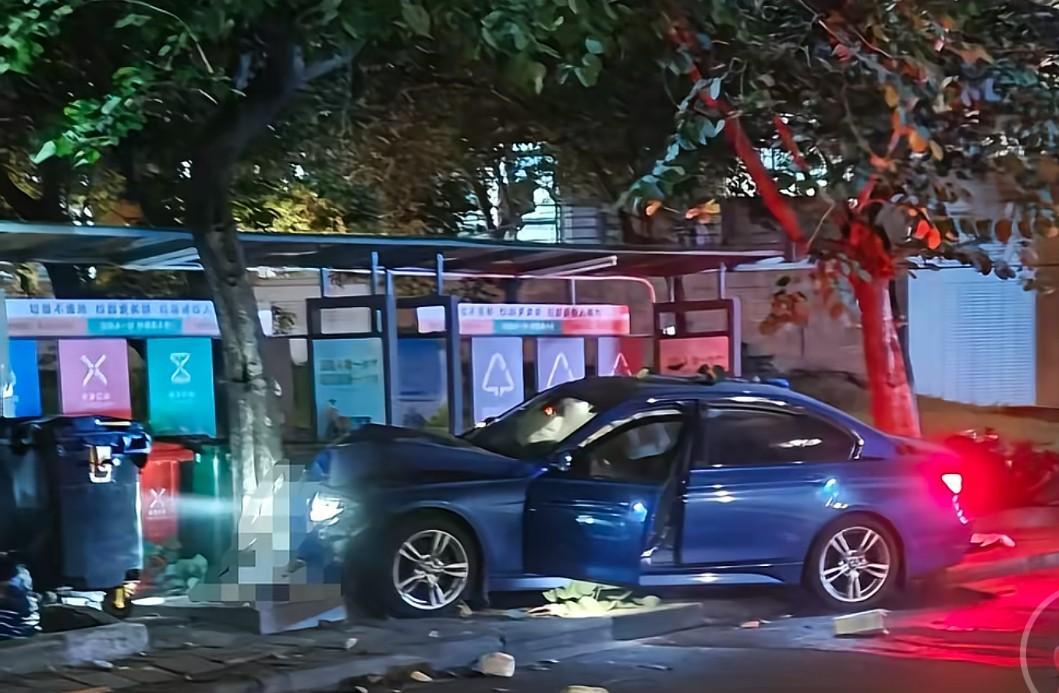 无比悲痛！校园内车祸离世的18岁广西女孩特别优秀，她父母都是医生，她高考分数为全