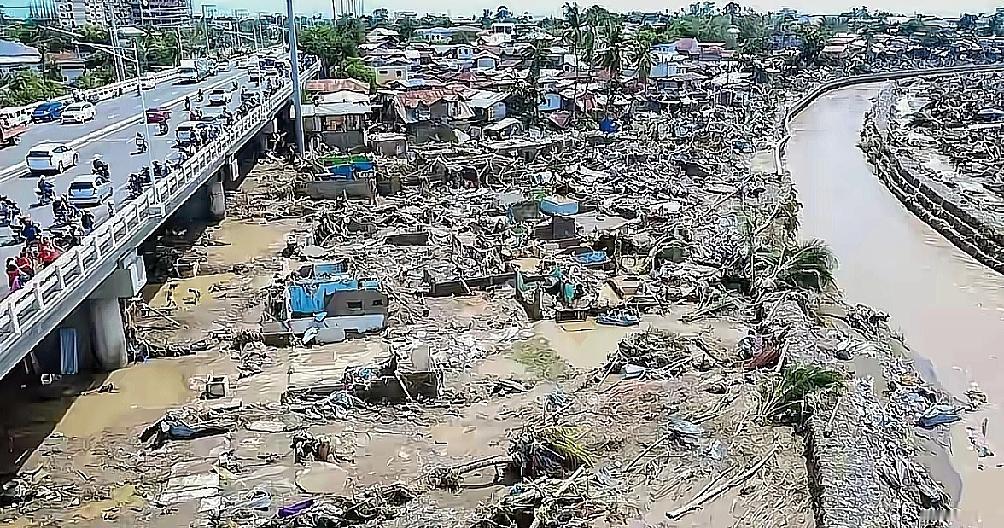 菲律宾被国际社会孤立了。因为11月的台风海鸥造成的灾害过于严重，菲律宾总统小马科