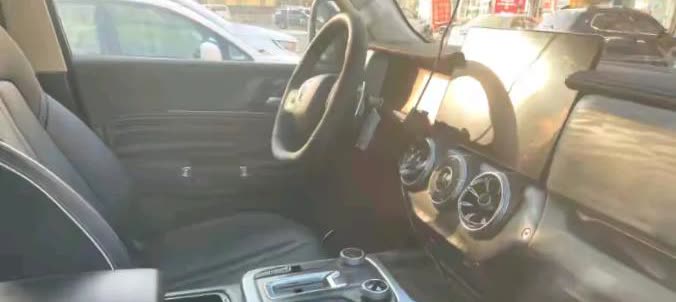 魏总您批隐藏门把手的时候真不心虚吗？摸着良心看看长城这反人类的怀挡设计吧！非要把