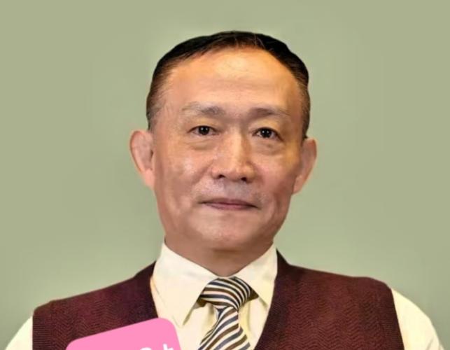 卢麒元曾认为，现在的电商平台已经成了新型大地主它们用流量“收租”，算法监控，