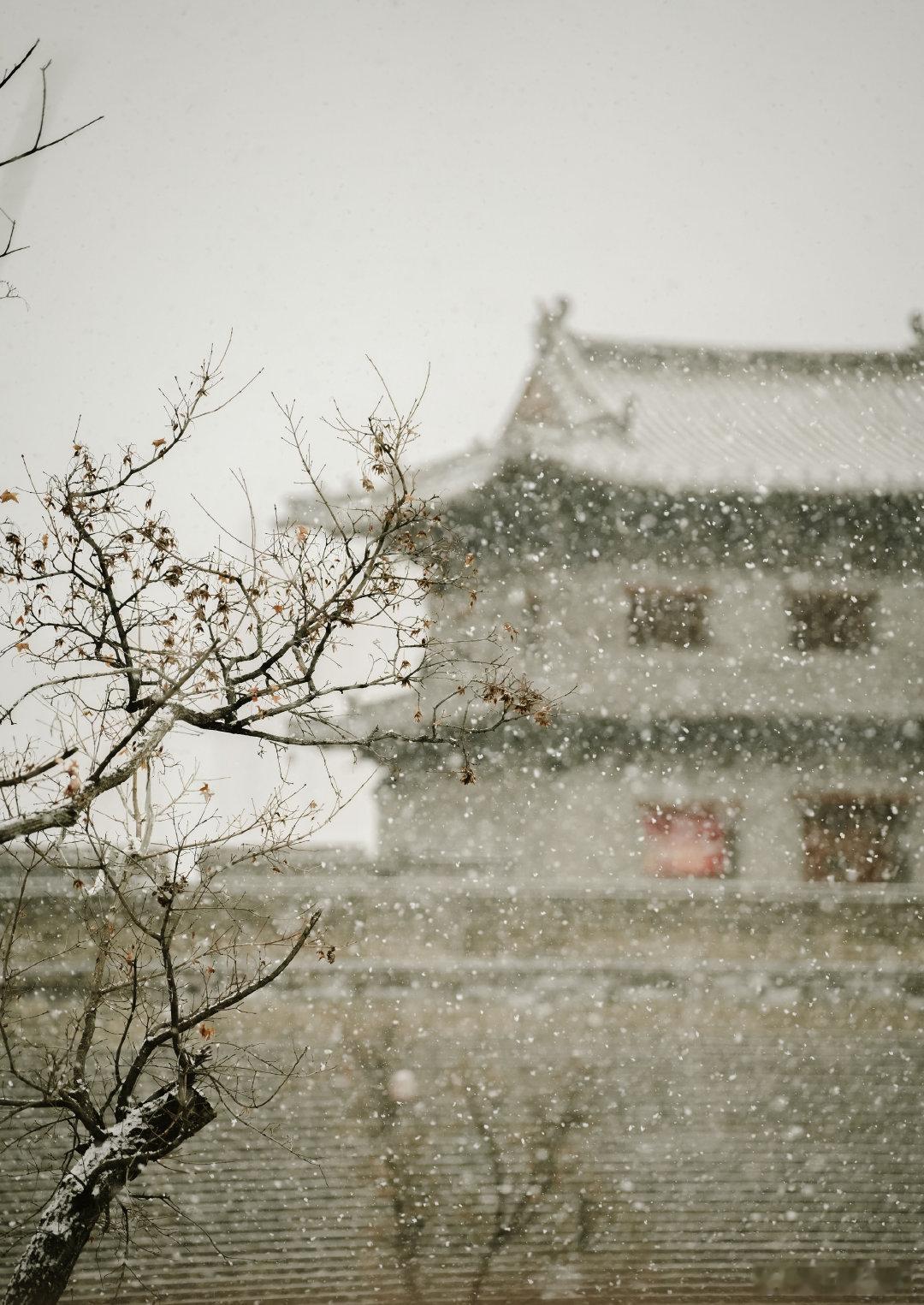 朋友发来了大同的雪景美啊我就不说，下雪了，大同就成了平城的文案了昨天敦煌也下雪了