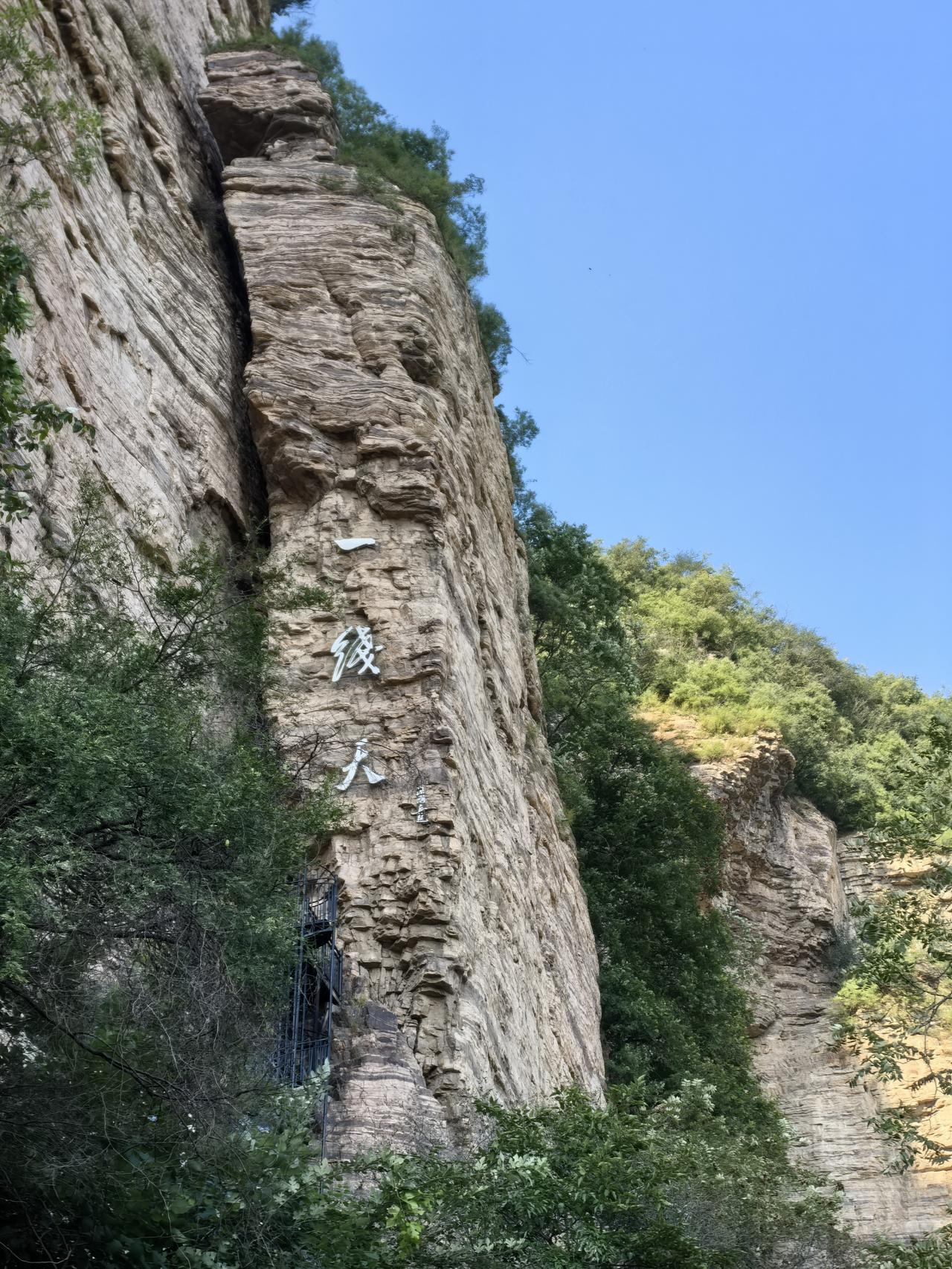 老公回队办离队手续，顺带带公婆出去旅游一番。他说回来补偿我，结果是以身抵债！我是