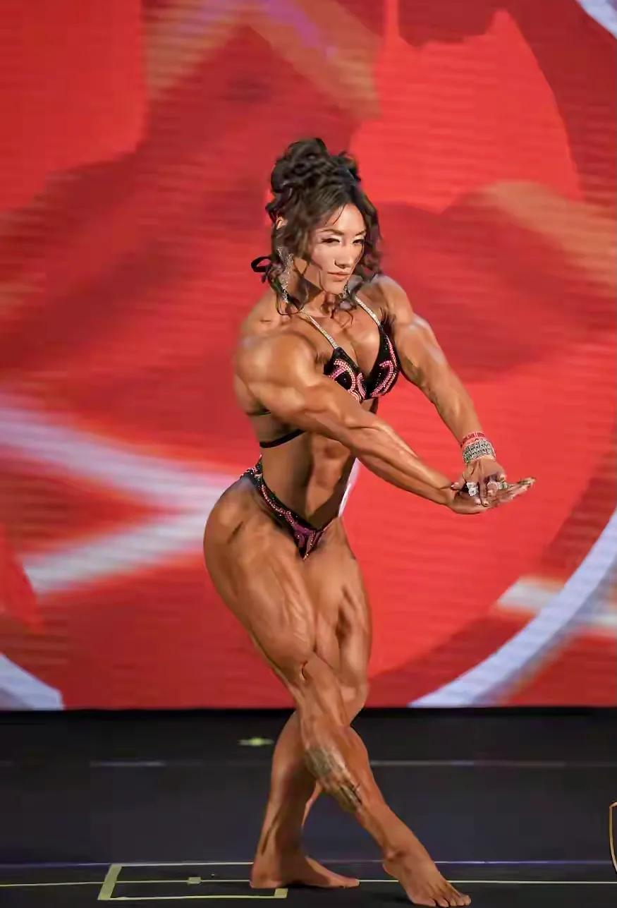 卞瑞英算是女健第一人了，狠人！男生看见了只想拜把子，绝对没有非分之想！