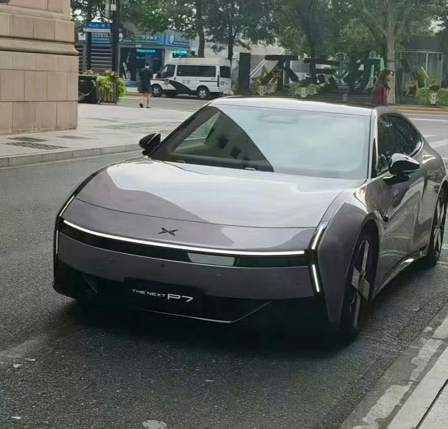 小鹏新P7的这个造型真的很像概念车，科技感确实拉满了之前小鹏总也是说到，这不是一