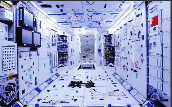 技不如人？为啥中国空间站只能上3个人，而国际空间站却能达到十几人？ 说的直白