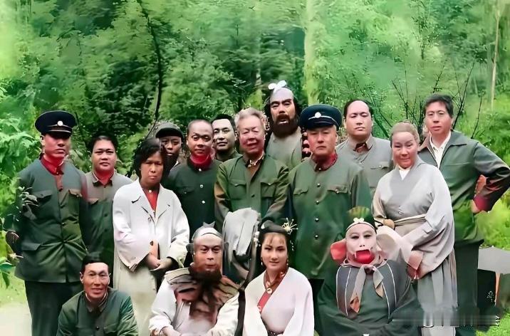 这是1986年杨洁导演带领央视《西游记》剧组在湖南省张家界取景拍摄《西游记一三打