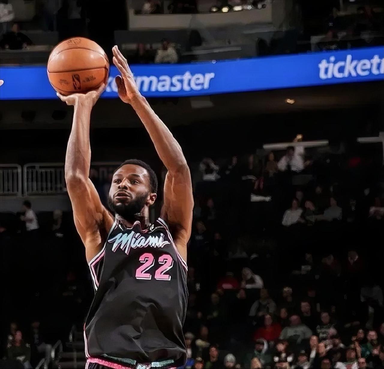 燃尽了！[笑着哭]，热火126-127惜败黄蜂，这2位球员虽败犹荣！1. 维