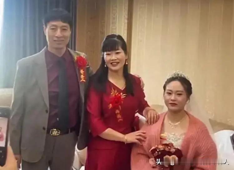 跨省探女遇冷，重男轻女不该伤了亲情安徽一对夫妻开16小时车赶到福建，就为看望