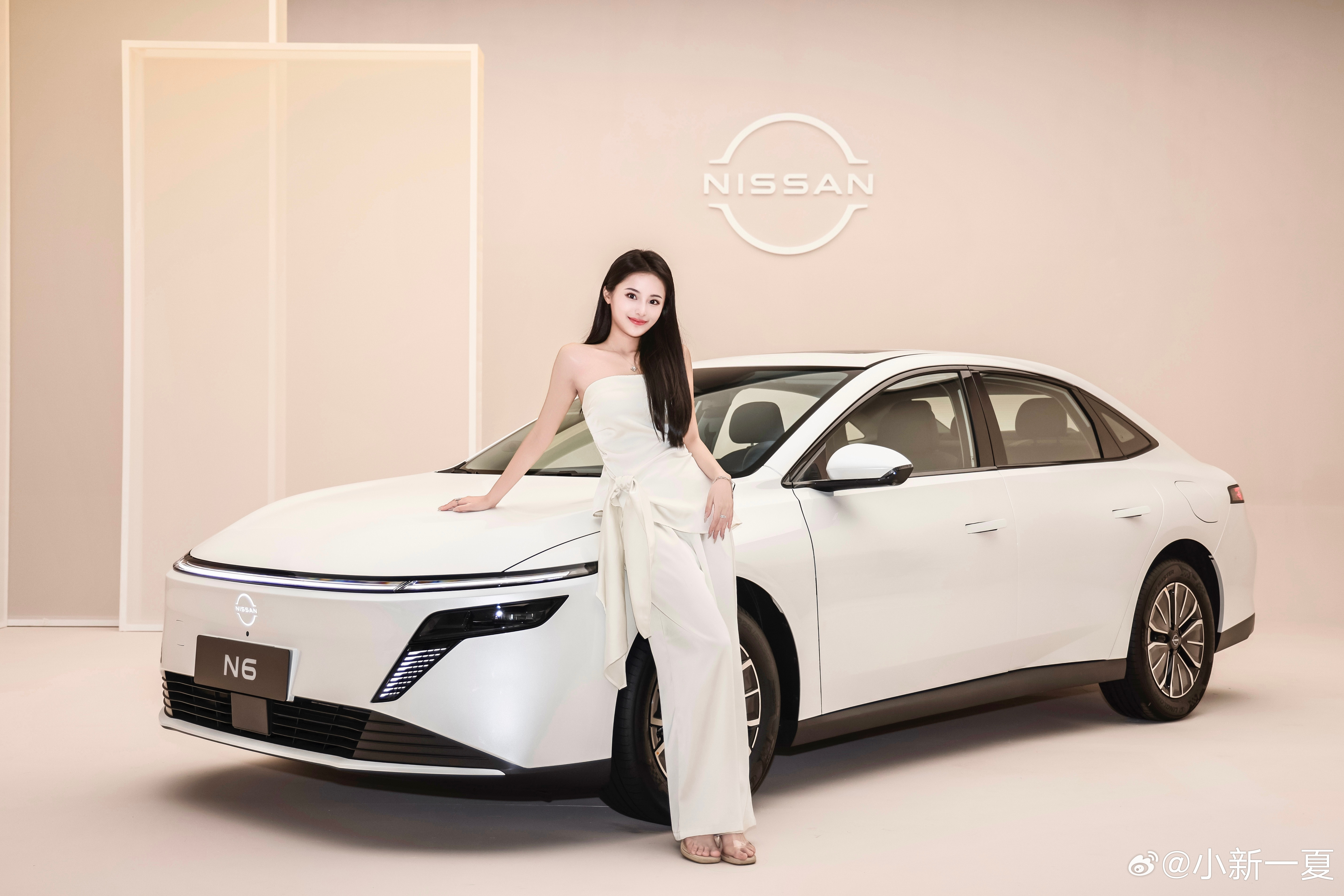 当“风”有了形状，便是东风日产N6的模样～今年拍到过最漂亮的插混车！风翼式前大灯