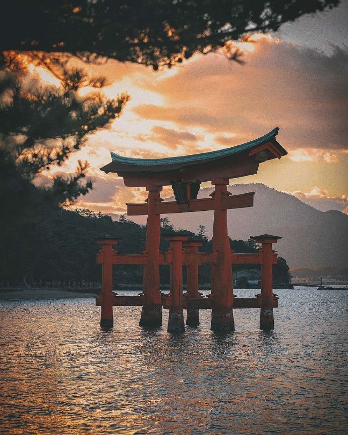 有哪些令人清醒的句子？1.我一直以为人是慢慢变老的。其实不是，人是一瞬间变老的。