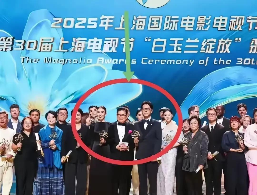 东方卫视这位胖胖的主持人到底什么来头啊？白玉兰奖这么有影响力的国际电视节颁奖典礼