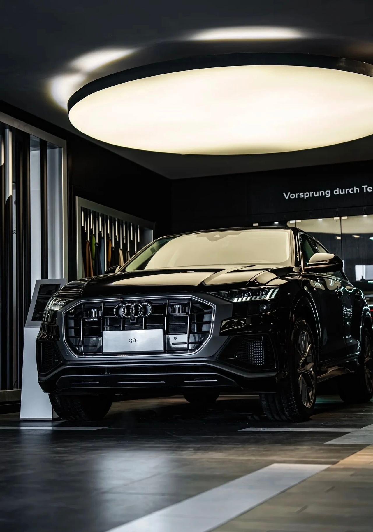 每日一台车｜如果你不行那是你没开奥迪🚀奥迪Q8，这是奥迪家族的旗舰轿跑SUV