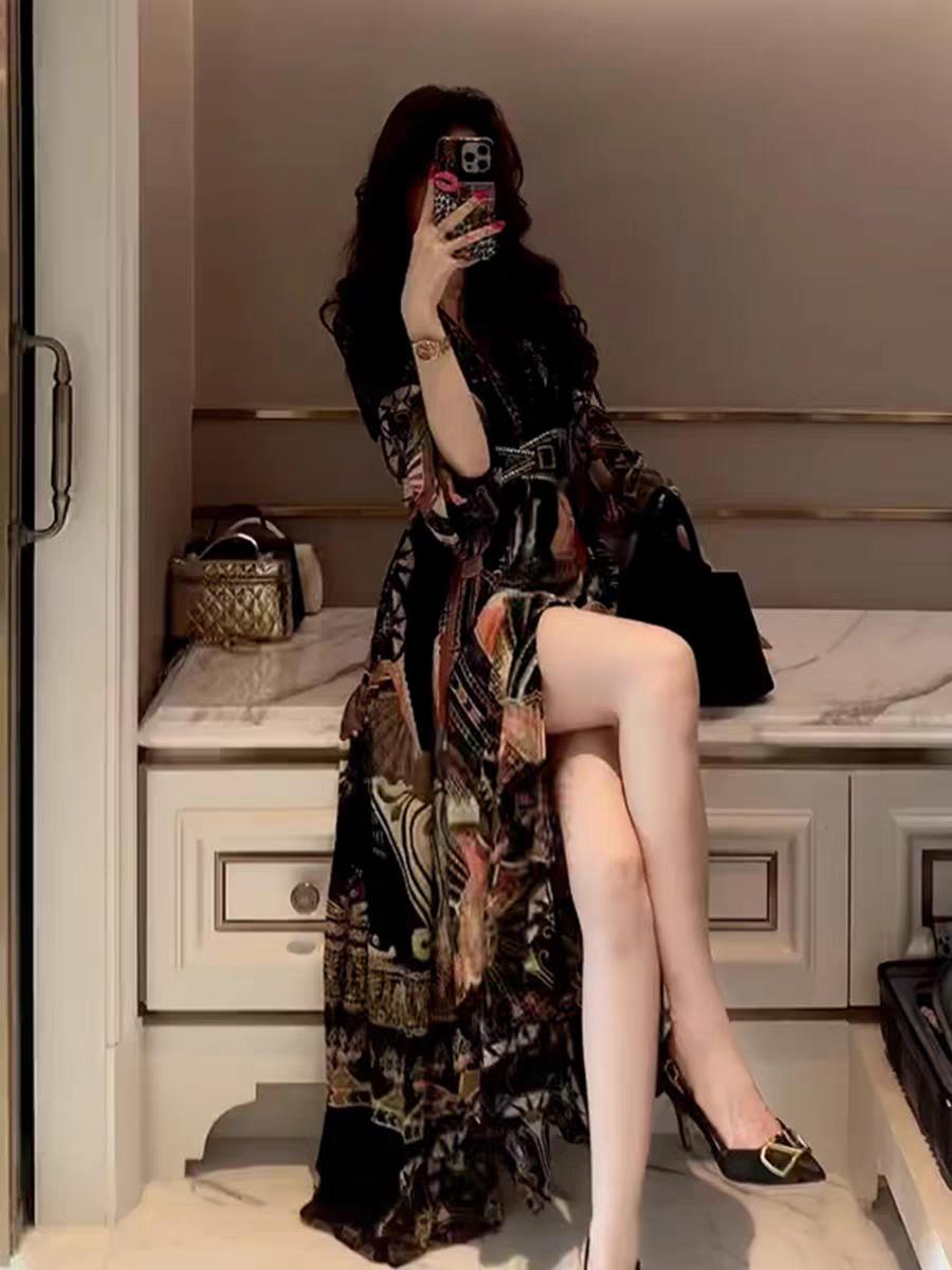 时尚穿搭！绚丽的女人搭配合理穿搭，自然韵味十足。波西米亚经典长裙！显气质感穿搭