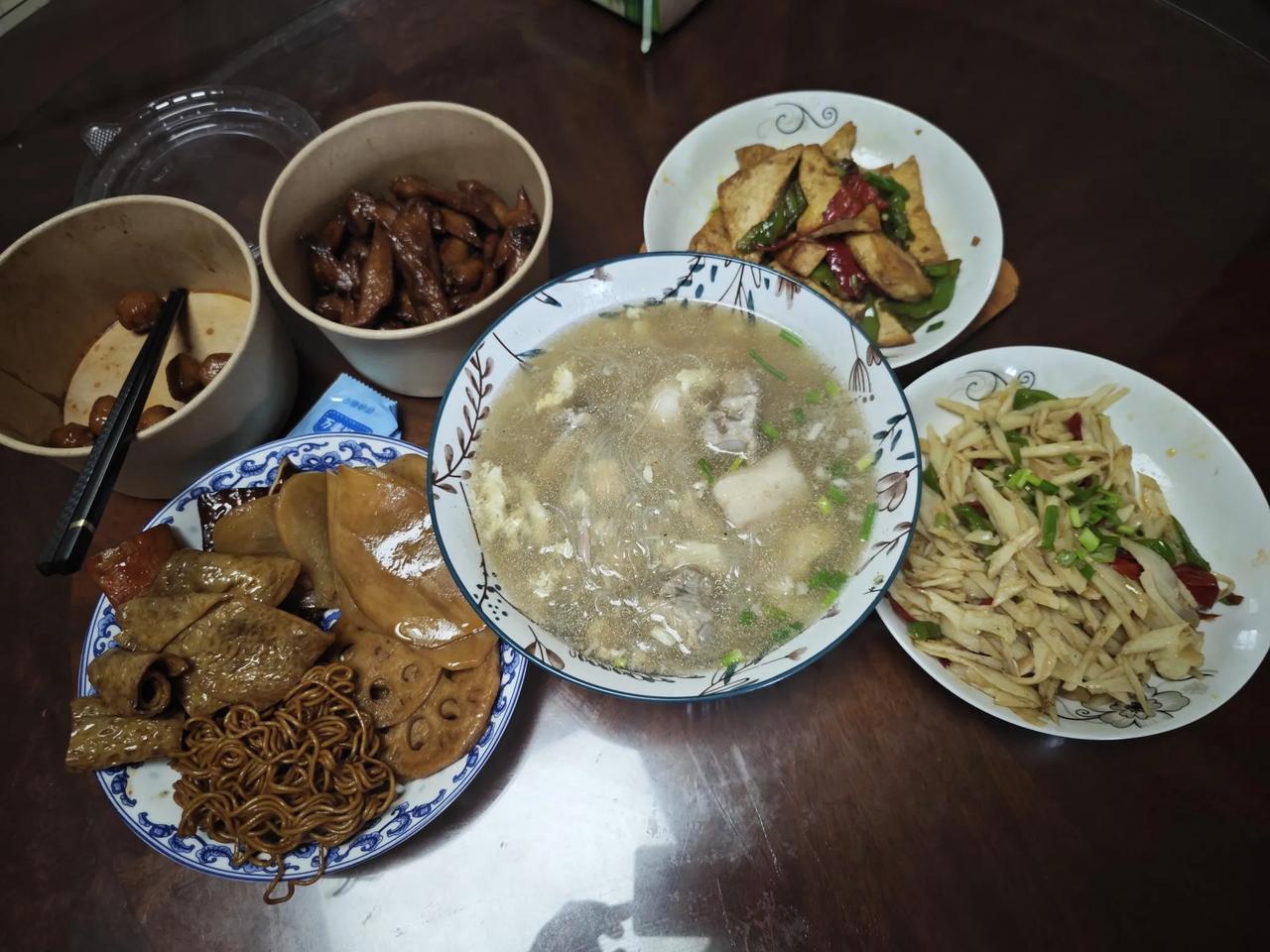 年轻的时候不买社保。老了养老都成问题了。我老公已经40岁了。没有买社保。个人又