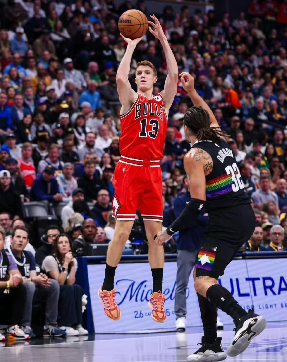 精彩！约基奇无奈空砍超级三双，公牛打得就是精锐。西部第二的掘金在此战之前是7连