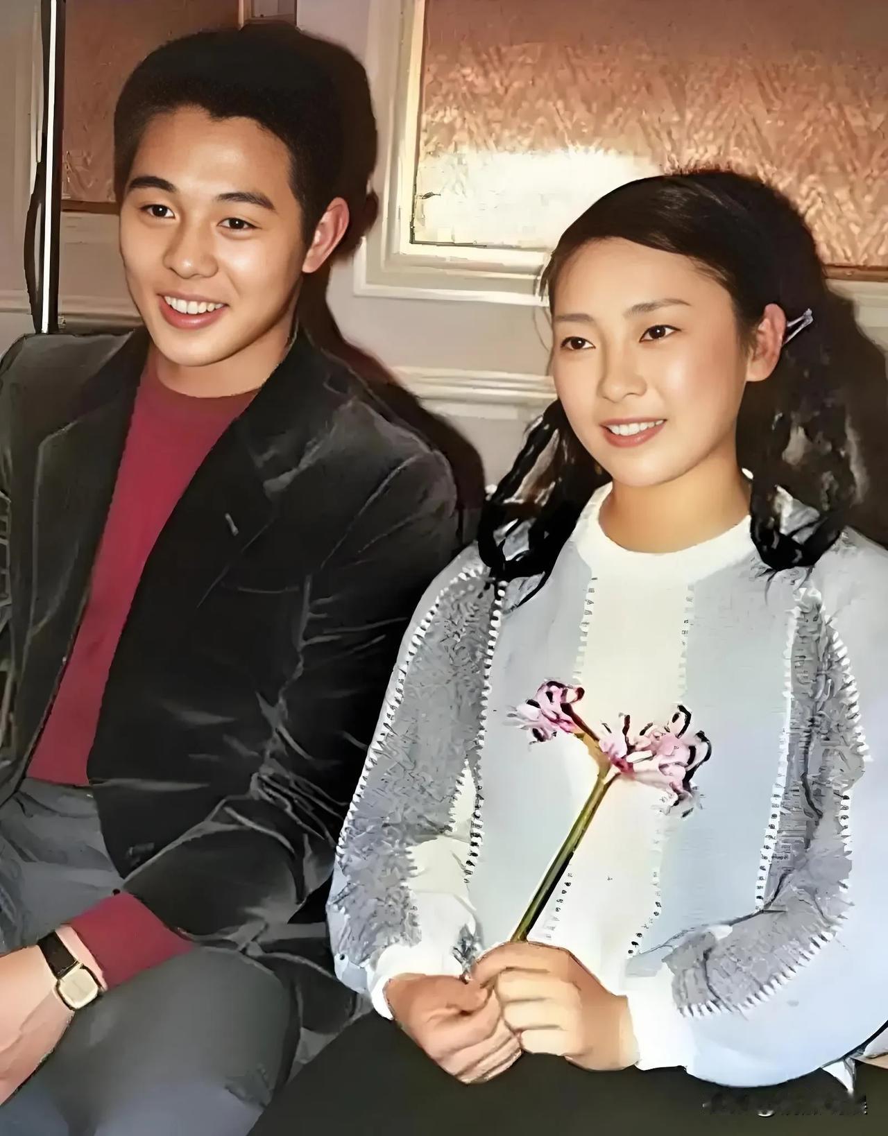 说实话，我到现在还不理解李连杰的眼光。看当年他和前妻现任的合照，不得不夸他和前