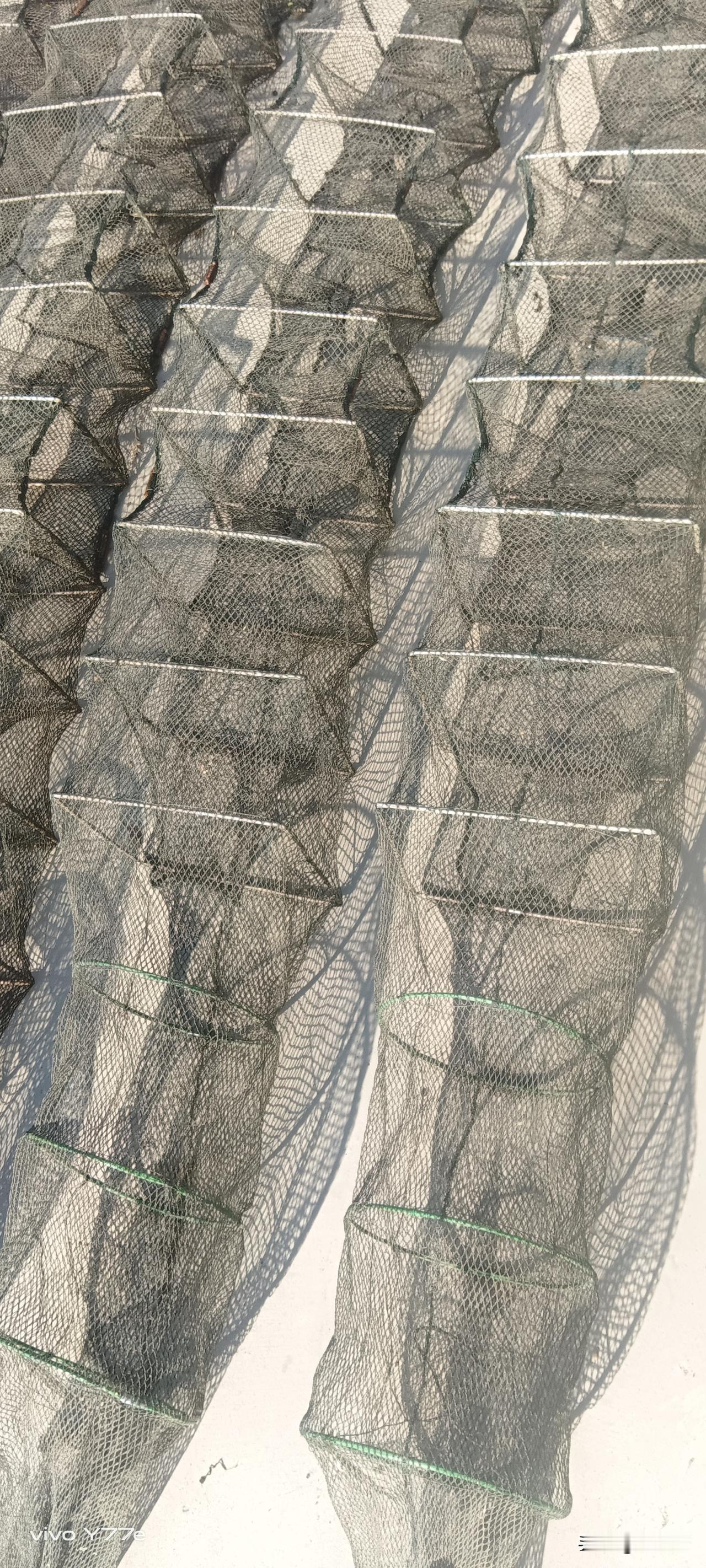 我觉得生活就是每天的瞎折腾。比如说我，本来可以每天睡个懒觉。就由于老家旁边有一