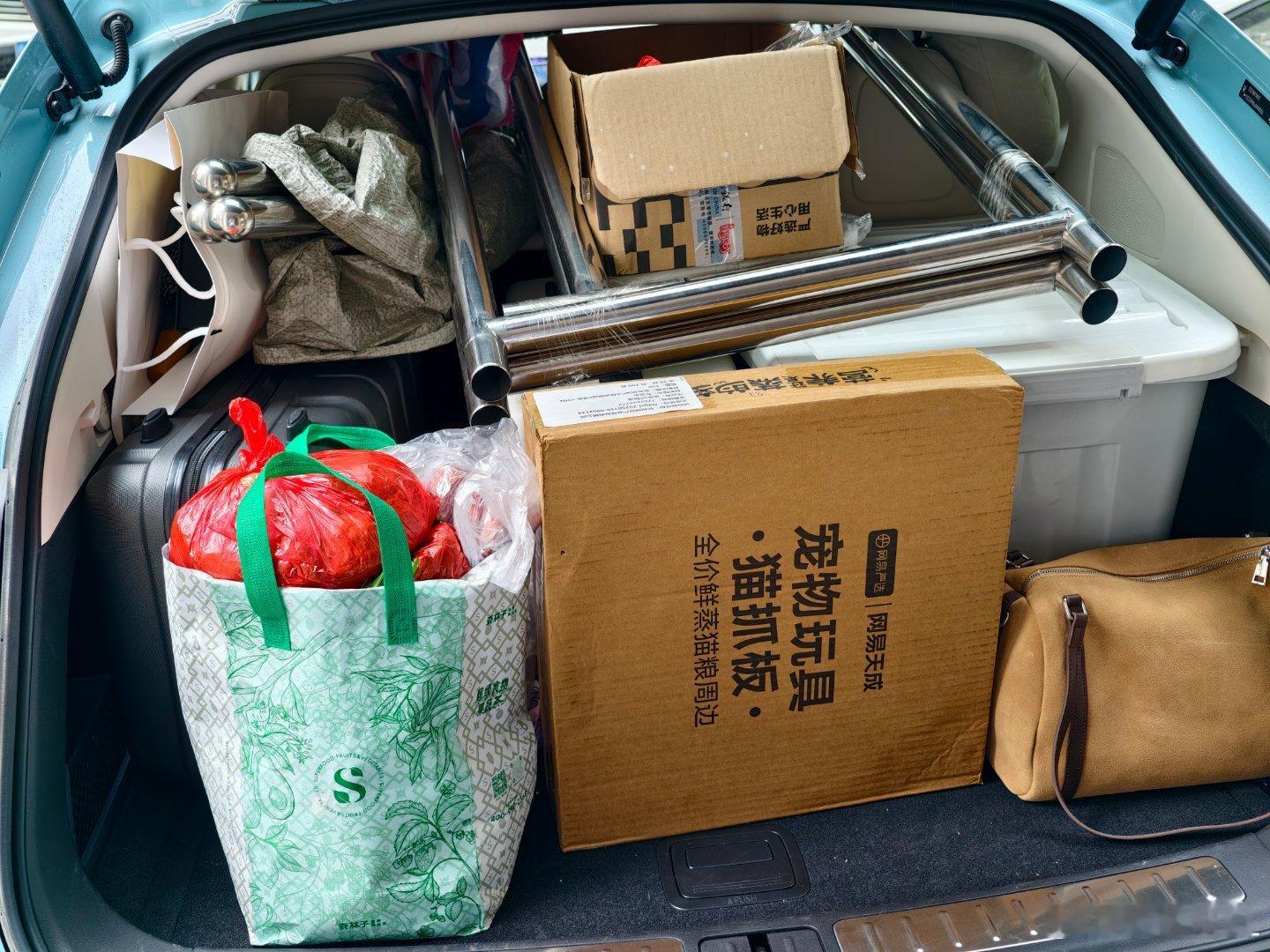 智界R7第三血，又又又受伤了！第一次我停车刮到了柱子。第二次阿占开扎到钉子。第三