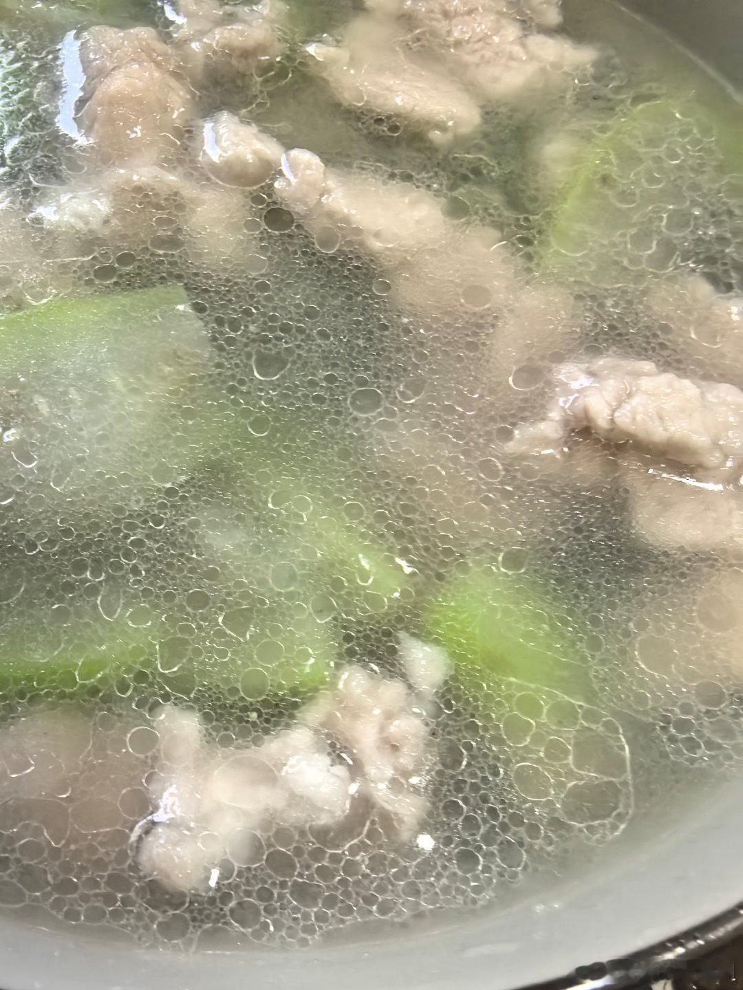 久违的高中生的晚餐放假第二天了还是在家做个饭从朋友老家回来赶紧准备食材，把给的萝