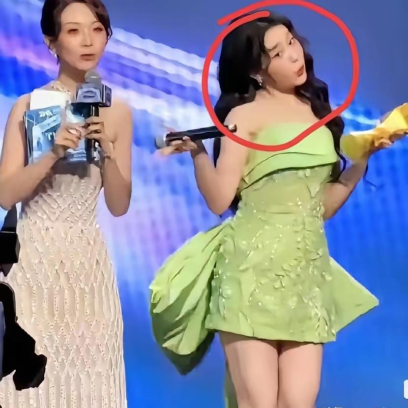 沈佳润唱歌不好听，我忍了她的身材脸蛋一般，我也能忍。但是她身上有一点我真的绷