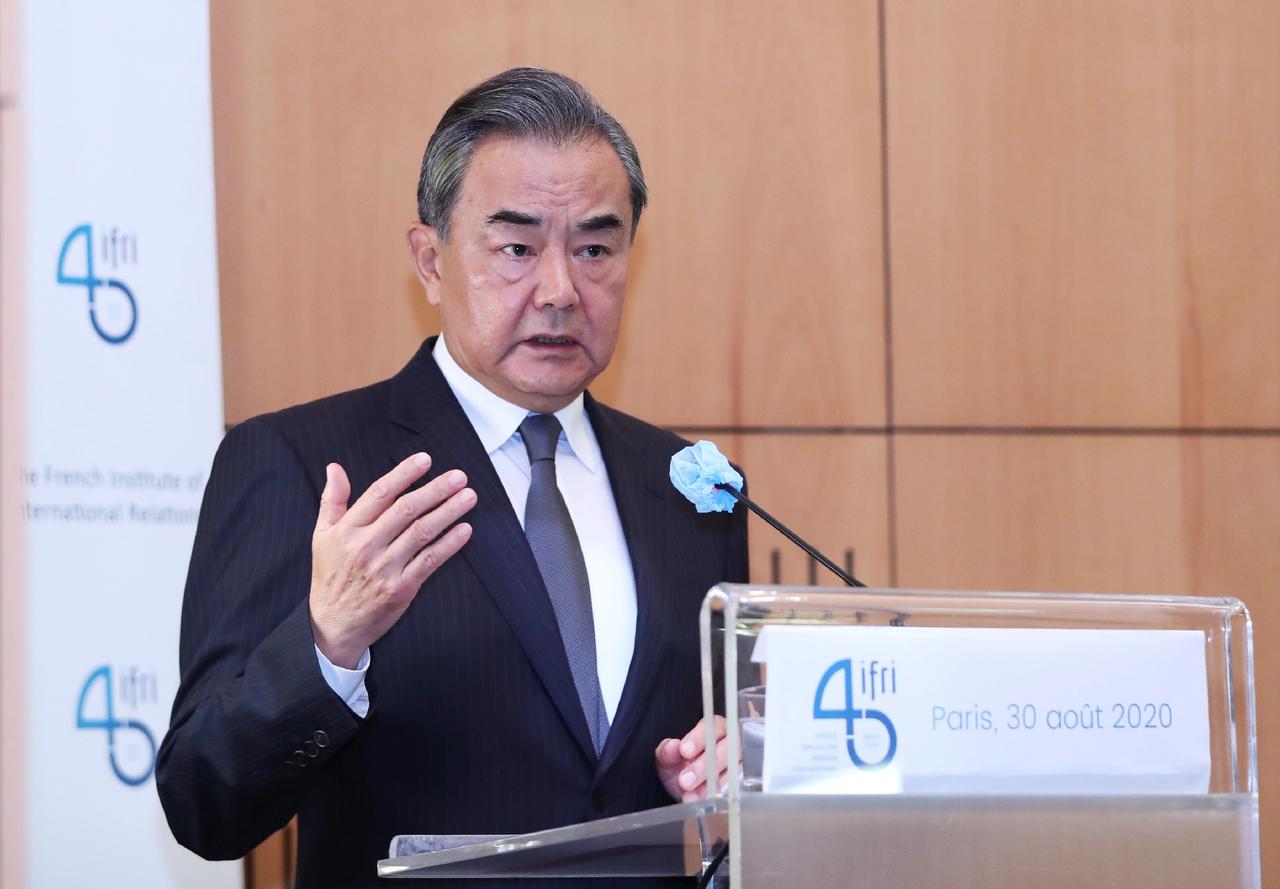 特朗普访华进入倒计时，王毅外长这波表态，直接把中美关系的话给说透、把底给砸实了！