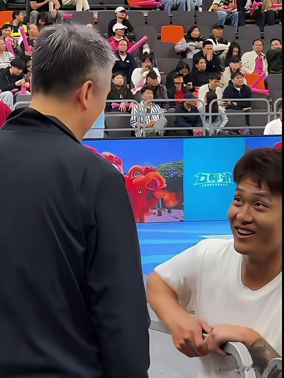 不出意外！男篮世预赛中国男篮最终12人大名单如下:1.后卫赵睿(队长