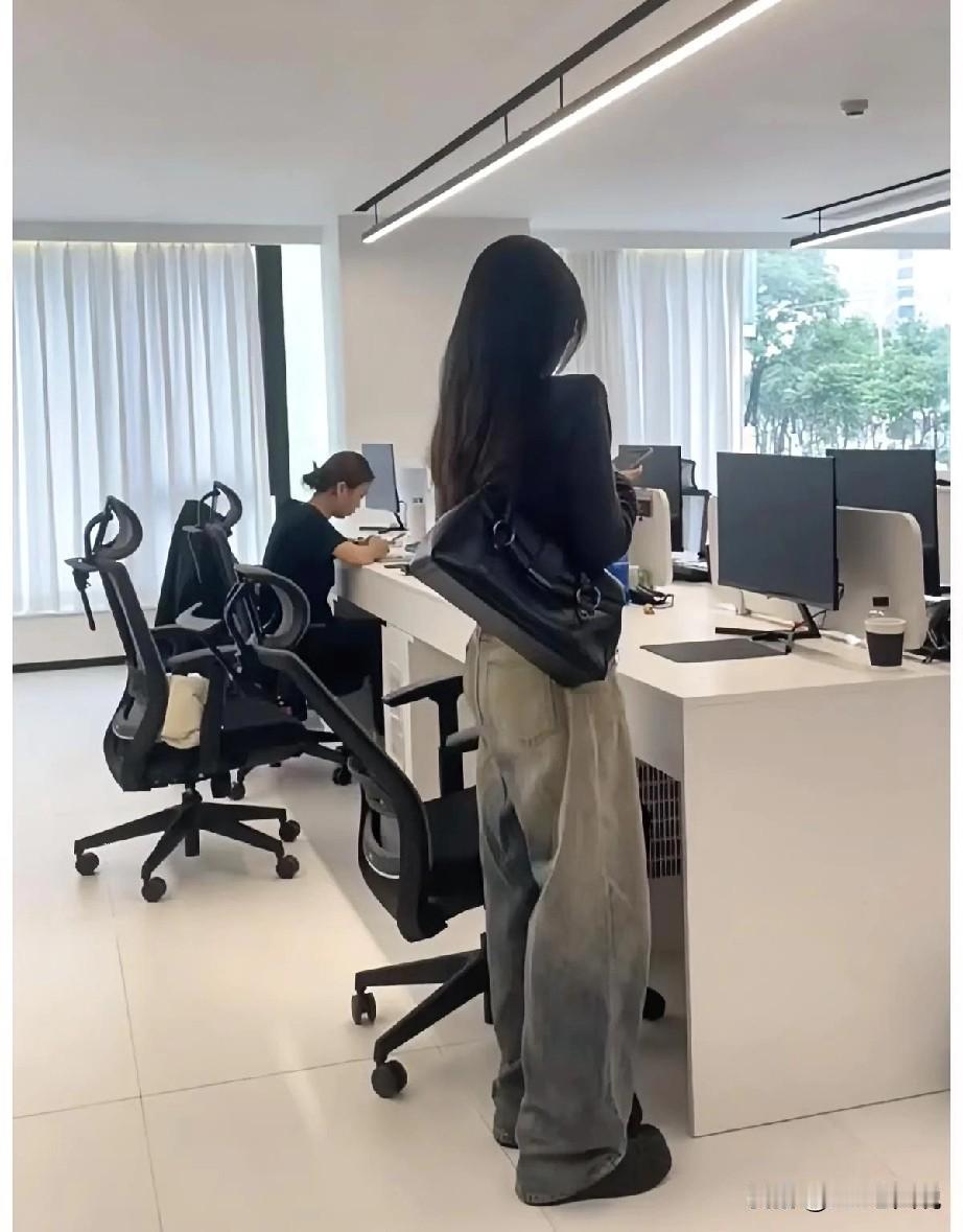 奉劝那些懂法又懂得不多，却总想着恶意仲裁、蓄意碰瓷劳动法的打工人一句话，你投诉社