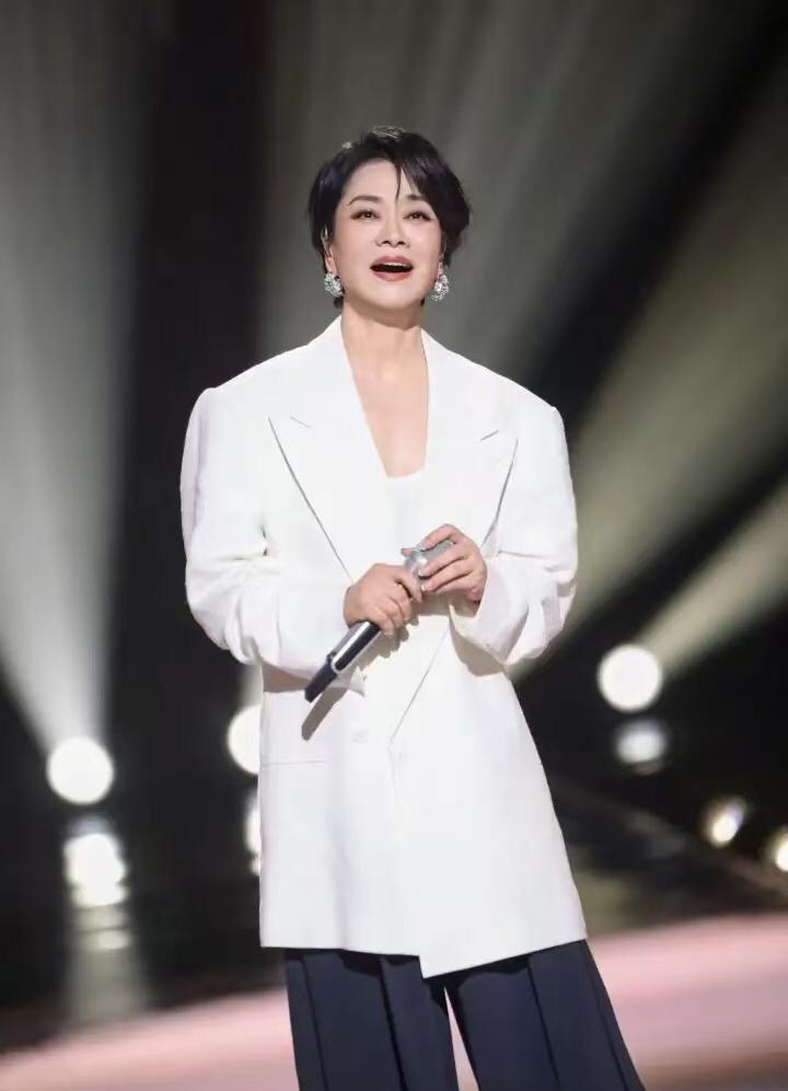 毛阿敏的一女一儿女儿，解丰鸣，2004年出生，现在22岁，身高173㎝，在漂