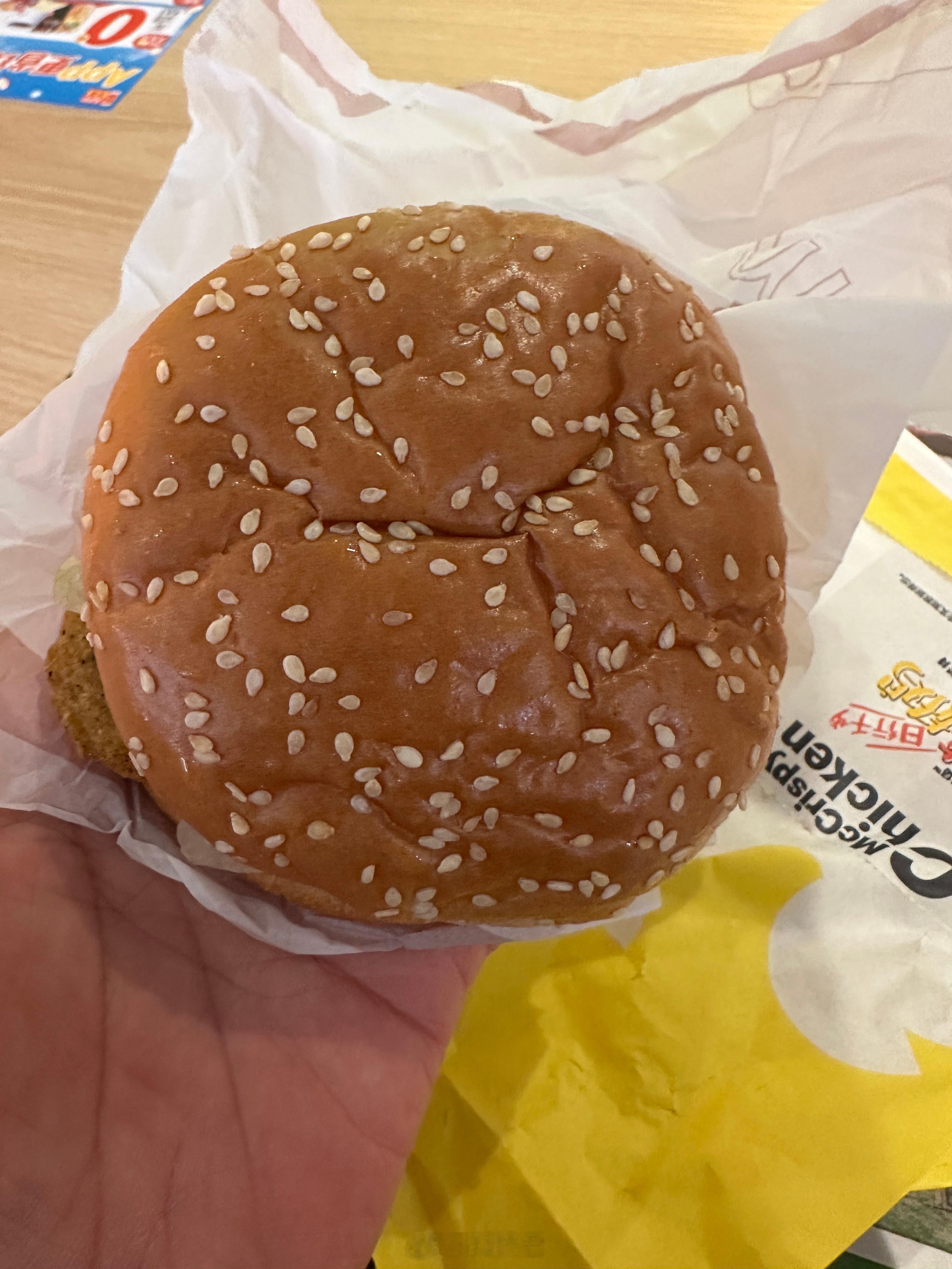 麦当劳厨房比我家厨房都干净，比我去过的很多亲戚朋友家的厨房都干净注意，不是指我们